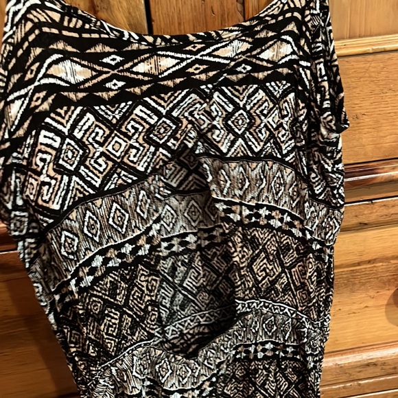 Forever 21 open back patterned romper with pockets - Picture 3 of 4